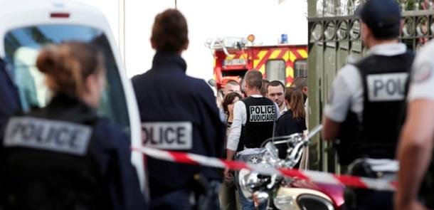 Parisdə avtomobil insanların üstünə sürüldü: yaralananlar var