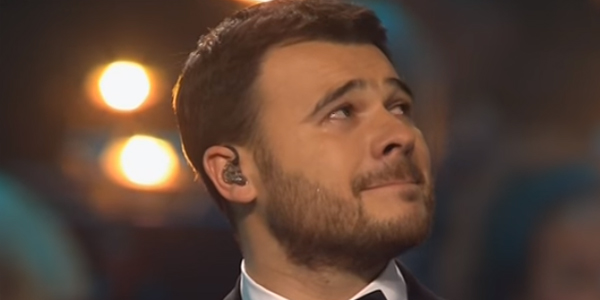 Emin Ağalarov konsertdə ağladı (VİDEO)