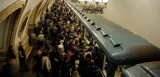 Metroda qatarlar niyə gecikir? (AÇIQLAMA)