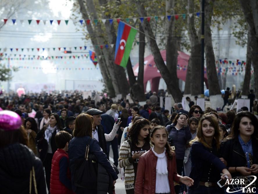 Göyçayda keçirilən XII Nar festivalından FOTOREPORTAJ