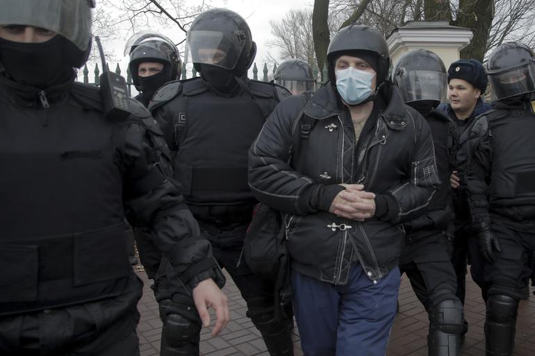 Moskva qarışdı: 380 nəfər həbs olundu (FOTOLAR)