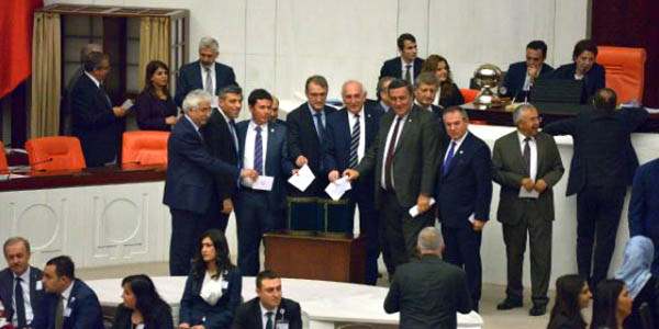 Türkiyə parlamentinin sədri seçildi