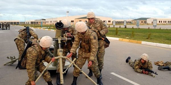 Azərbaycan artilleriyasının döyüş hazırlığı (FOTOLAR)