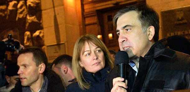 Saakaşvili tərəfdarlarını Oktyabr sarayını tərk etməyə çağırıb