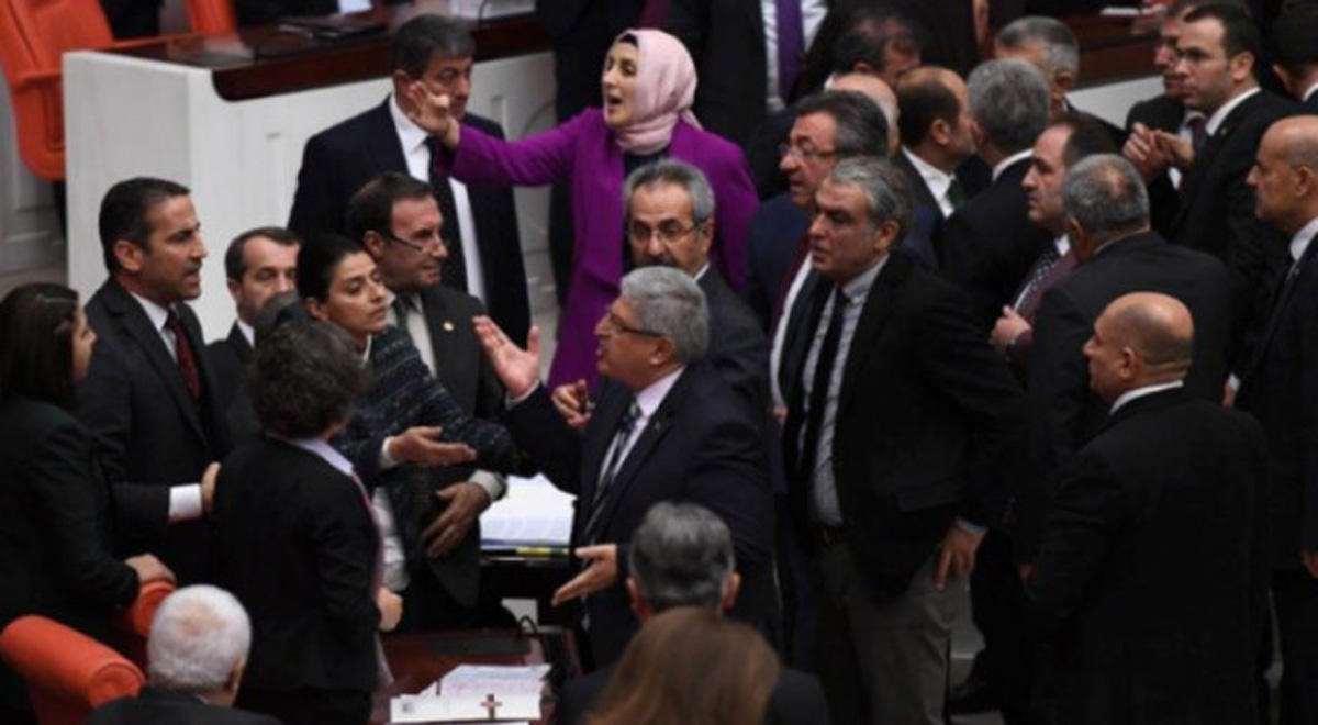 Erməni deputat Türkiyə parlamentində dava saldı (FOTO)