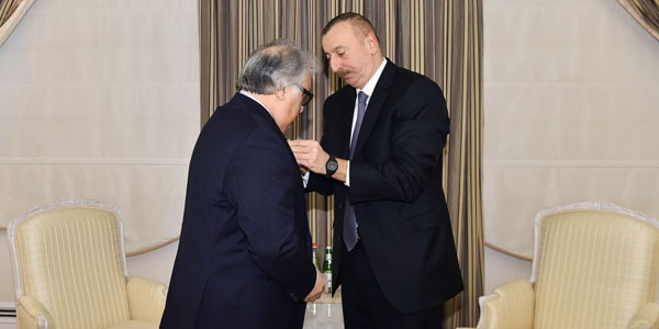 Prezident Fərhad Bədəlbəyliyə “İstiqlal” ordeni verdi (FOTOLAR)