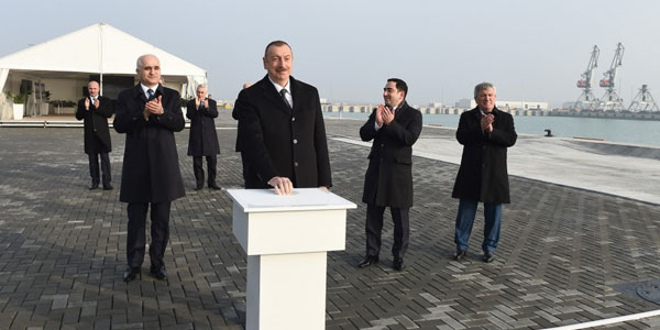 İlham Əliyev Bakı Beynəlxalq Dəniz Ticarət Limanında (FOTOLAR)