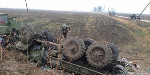 Ermənistan ordusunun hərbi maşını qəzaya uğradı: Yaralılar var (FOTOLAR)