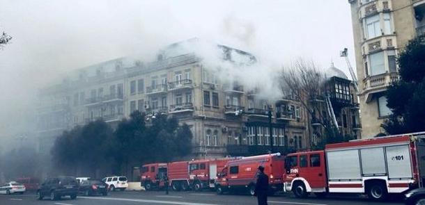 FHN-dən “Azneft” meydanında yanan bina ilə bağlı açıqlama (VİDEO/YENİLƏNİB)