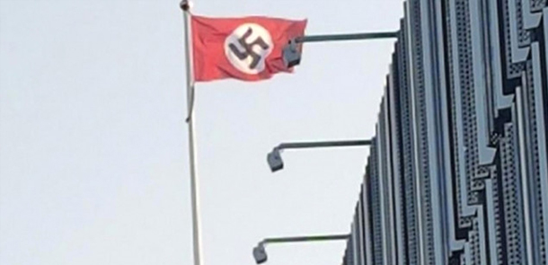 İsveçin mərkəzində qalmaqal: dövlət binalarına faşizmin bayrağı asıldı