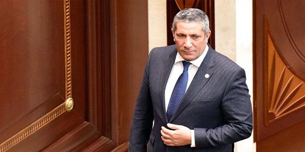 Parlamentdə qalmaqal: Siyavuş Novruzov siyahı istədi, Fərəc Quliyev etiraz etdi