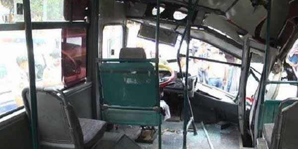 Mingəçevirdə marşrut avtobusu traktorla toqquşdu: Yaralananlar var