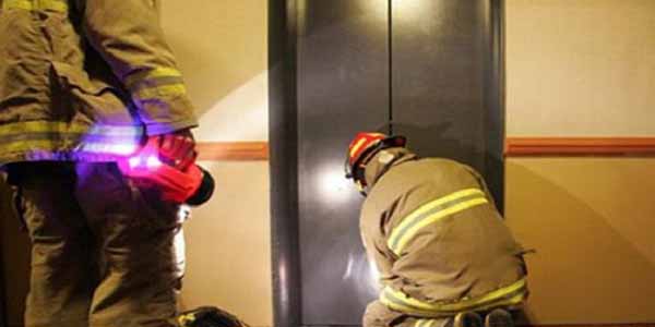 Bakıda 4 nəfər liftdə qaldı