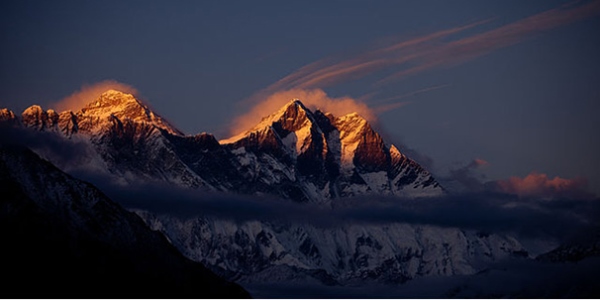 Everestə dırmaşan 2 alpinist öldü