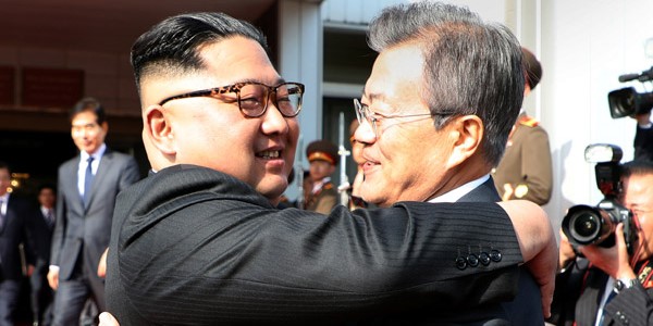 Şimali və Cənubi Koreya liderləri yenidən bir arada: Trampla görüş müzakirə edildi (FOTOLAR)