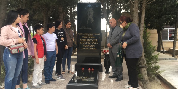Söhrab Tahir yad edildi: Xalq şairi məzarı başında anıldı