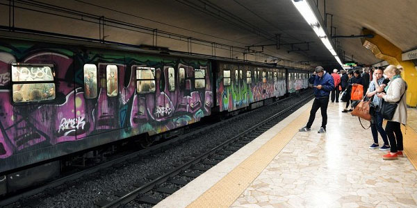 Roma metrosunda qəza: 1500 nəfər təxliyyə edildi