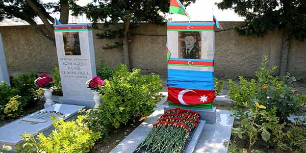 Mübariz İbrahimovun məzarı ziyarət edildi (FOTO)