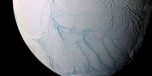 Saturnda mürəkkəb üzvi molekullar tapıldı: həyat ola bilər