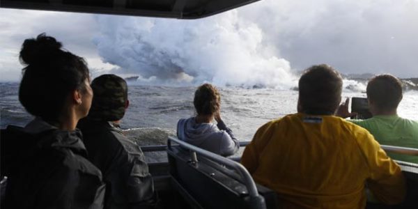 Kilauea yanardağı püskürdü: 13 turist yaralandı