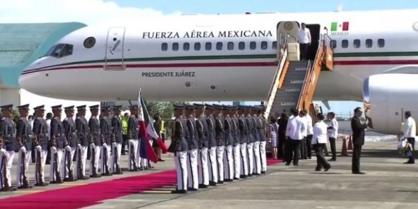 Meksika prezidenti təyyarəsini satır