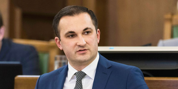 Azərbaycanlı Latviyada deputat seçildi (FOTO)