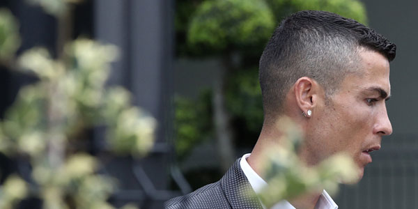 Ronaldo təcavüz qalmaqalına 1 milyon dollar xərcləyəcək