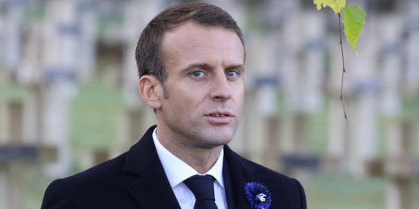 Fransa prezidentinə sui-qəsdin qarşısı alındı (VİDEO)