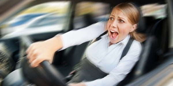 Bakıda qadın sürücüdən bahalı avtomobillə inanılmaz hərəkət (VİDEO)
