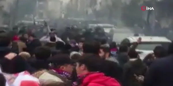 Azarkeşlər arasında kütləvi dava: 17 yaşlı fanat öldürüldü - ANBAAN VIDEO
