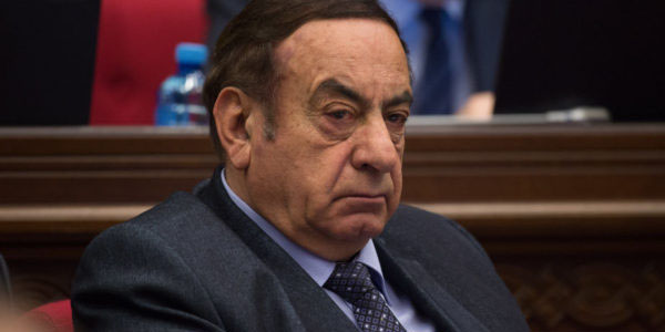Ermənistan parlamentinin ilk iclasını deputat Həsənov açdı