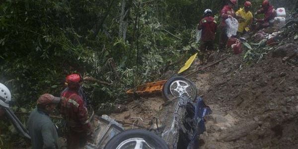 Boliviyada torpaq sürüşməsi: 8 ölü, 17 yaralı