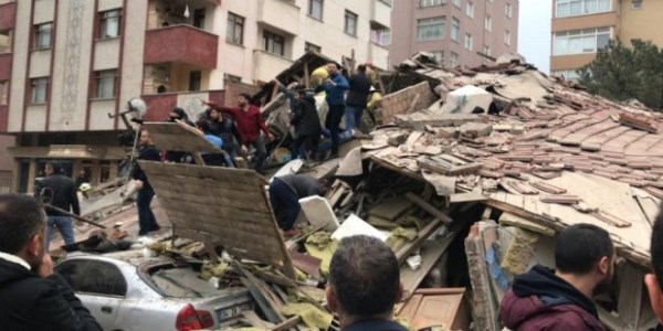 İstanbulda 8 mərtəbəli bina çökdü: 3 ölü, 12 yaralı var (VİDEO)