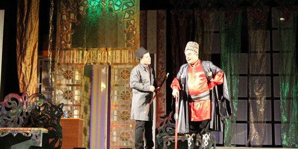 “Arşın mal alan” Özbəkistan Teatrının səhnəsində (FOTOLAR)