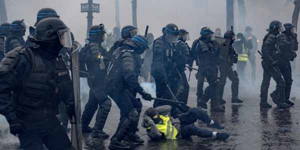 Fransada etirazçılara qarşı sərt qərar: Polislərə 