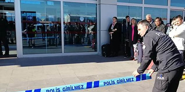 Türkiyədə hava limanında atışma: xəsarət alanlar var (FOTO)