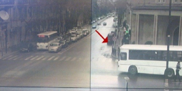 Bakıda sərxoş avtobus sürücüsü aləmi bir-birinə qatdı (FOTO/VİDEO)