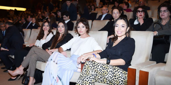 Mehriban Əliyeva və qızları konsertdə (FOTOLAR)