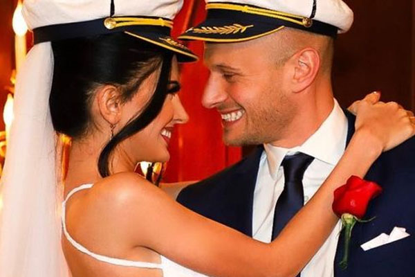 Azərbaycanlı model amerikalı pilotla evləndi (FOTOLAR)