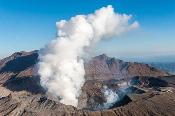 Aso vulkanı bir ayda dördüncü dəfə püskürdü