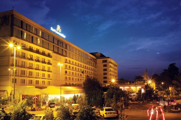 Pakistanda 5 ulduzlu hotelə silahlı basqın