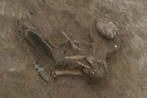 Qazaxda qədim insan sümükləri tapıldı (FOTOLAR)