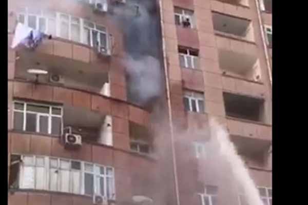 Yasamalda yanan binadan 83 nəfər təxliyyə olundu (VİDEO)