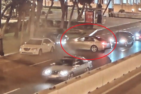 Bakıda sərxoş sürücü sükan arxasında yatdı, görün nələr oldu (VİDEO)