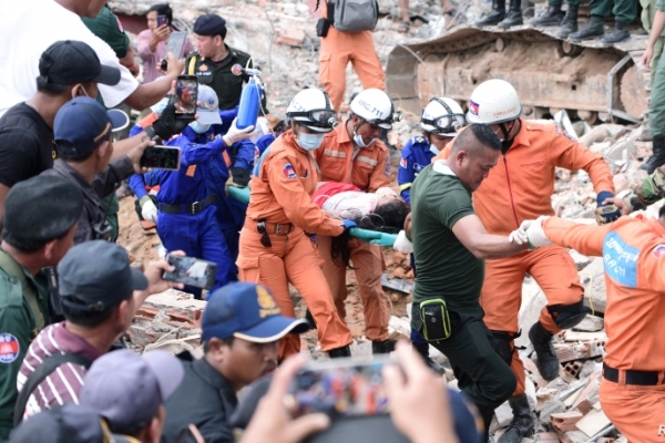 Kambocada bina çökdü: 18 ölü, 24 yaralı var