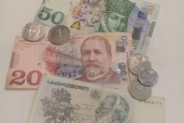 Gürcüstanda dollar bahalaşır