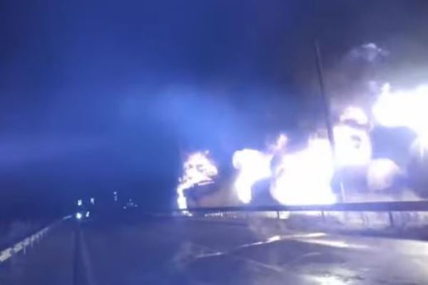 Ermənistanda benzinlə dolu 17 vaqonda yanğın başladı (VİDEO)