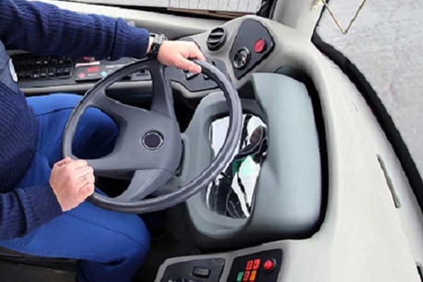 Bakıda avtobusun şüşələri sındırıldı: sürücü döyüldü (VİDEO)