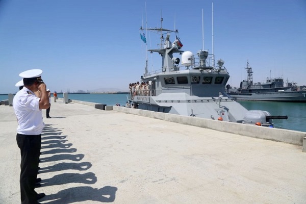 Qazaxıstan hərbi gəmisi Bakı limanını tərk etdi (FOTO/VİDEO)