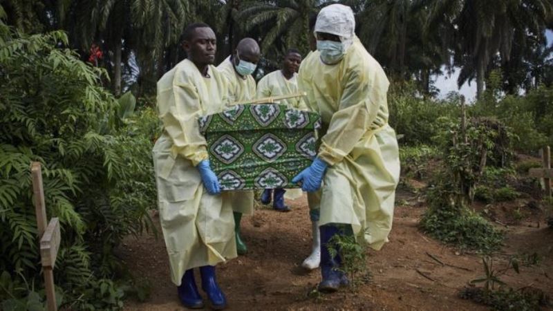 Ebola qurbanlarının sayı 2 mini ötdü